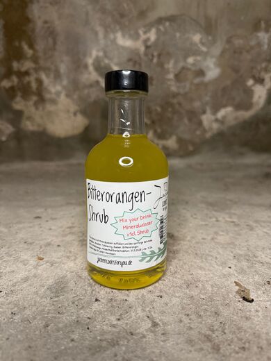 Bitterorangen Shrub in der Schraubflasche.