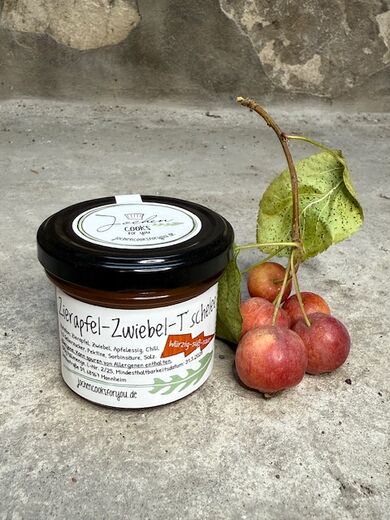 Zierapfel Zwiebel T’schelee im Schraubglas. Stimmungsfoto.